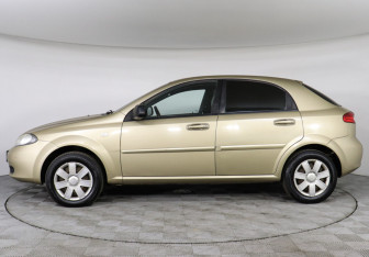 Подержанный автомобиль Chevrolet Lacetti Hatchback 2009 года (8 фото)