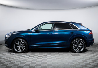 Подержанный автомобиль Audi Q8 2019 года (8 фото)