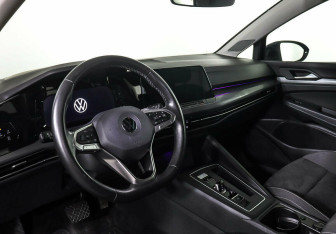 Подержанный автомобиль Volkswagen Golf Hatchback 2021 года (11 фото)