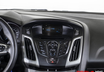 Подержанный автомобиль Ford Focus Sedan 2013 года (21 фото)