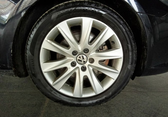 Подержанный автомобиль Volkswagen Passat CC 2011 года (17 фото)