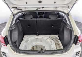 Подержанный автомобиль Kia Rio Hatchback 2021 года (10 фото)