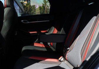 Подержанный автомобиль Geely Coolray 2023 года (8 фото)
