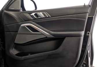 Подержанный автомобиль BMW X6 2020 года (25 фото)