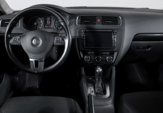 Подержанный автомобиль Volkswagen Jetta Sedan 2013 года (11 фото)