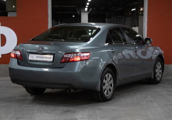 Подержанный автомобиль Toyota Camry Sedan 2006 года (5 фото)