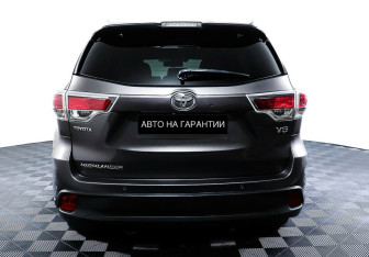 Подержанный автомобиль Toyota Highlander 2013 года (6 фото)