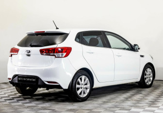 Подержанный автомобиль Kia Rio Hatchback 2015 года (3 фото)