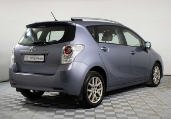 Подержанный автомобиль Toyota Verso 2012 года (5 фото)