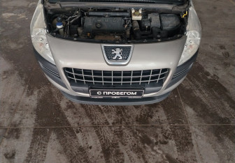 Подержанный автомобиль Peugeot 3008 2010 года (15 фото)