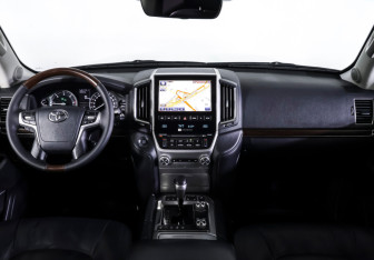 Подержанный автомобиль Toyota Land Cruiser Suv 2015 года (13 фото)
