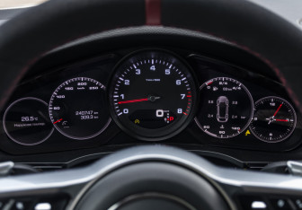 Подержанный автомобиль Porsche Cayenne 2019 года (12 фото)