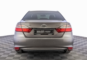 Подержанный автомобиль Toyota Camry Sedan 2016 года (6 фото)