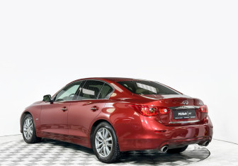 Подержанный автомобиль Infiniti Q50 2015 года (7 фото)
