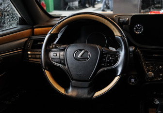 Подержанный автомобиль Lexus ES 2021 года (13 фото)