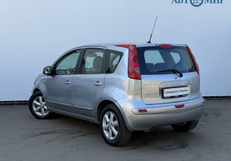 Подержанный автомобиль Nissan Note 2008 года (7 фото)