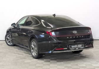 Подержанный автомобиль Hyundai Sonata 2022 года (7 фото)