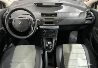 Подержанный автомобиль Citroen C4 Hatchback 2009 года (11 фото)