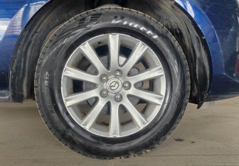 Подержанный автомобиль Mazda CX-7 2011 года (17 фото)