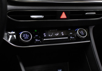Подержанный автомобиль Hyundai Sonata 2019 года (18 фото)