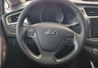 Подержанный автомобиль Kia Ceed Hatchback 2013 года (10 фото)