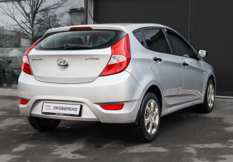 Подержанный автомобиль Hyundai Solaris Hatchback 2013 года (4 фото)