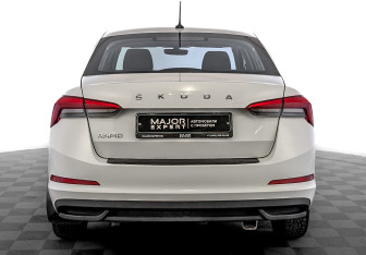 Подержанный автомобиль Skoda Rapid Liftback 2021 года (6 фото)