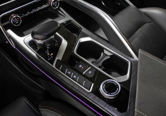 Подержанный автомобиль Geely Tugella 2022 года (18 фото)