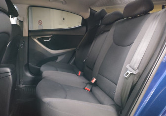 Подержанный автомобиль Hyundai Elantra Sedan 2012 года (11 фото)