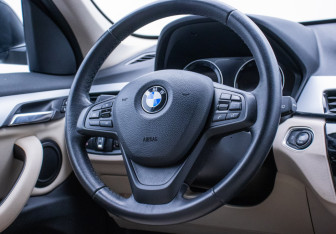 Подержанный автомобиль BMW X1 2019 года (15 фото)