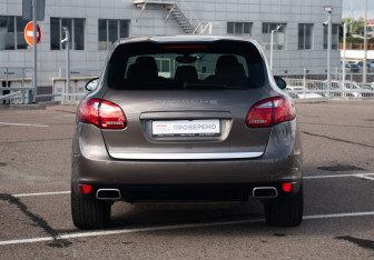 Подержанный автомобиль Porsche Cayenne 2013 года (6 фото)