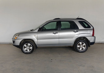 Подержанный автомобиль Kia Sportage 2009 года (7 фото)