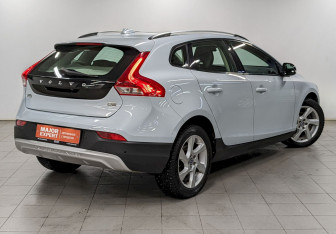 Подержанный автомобиль Volvo V40 Cross Country 2014 года (5 фото)
