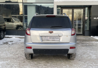 Подержанный автомобиль Geely Emgrand X7 2015 года (6 фото)