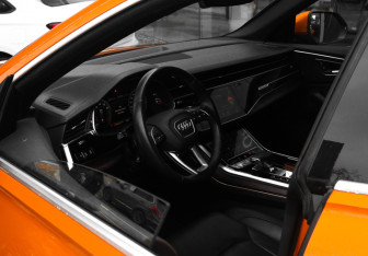 Подержанный автомобиль Audi Q8 2018 года (32 фото)