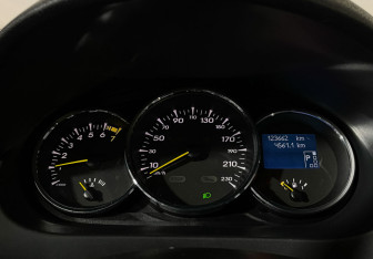 Подержанный автомобиль Renault Fluence 2012 года (11 фото)