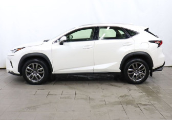 Подержанный автомобиль Lexus NX 2018 года (8 фото)