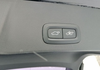 Подержанный автомобиль Volvo XC40 2021 года (21 фото)