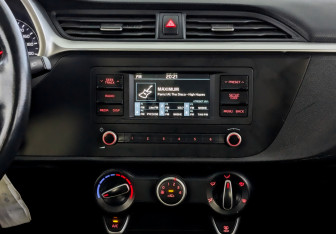 Подержанный автомобиль Kia Rio Hatchback 2021 года (15 фото)