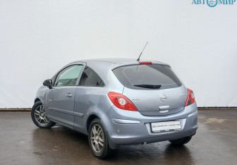 Подержанный автомобиль Opel Corsa 2007 года (7 фото)