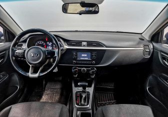 Подержанный автомобиль Kia Rio Hatchback 2021 года (14 фото)