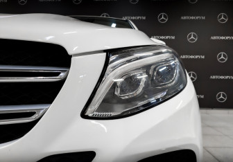 Подержанный автомобиль Mercedes-Benz GLE 2016 года (17 фото)