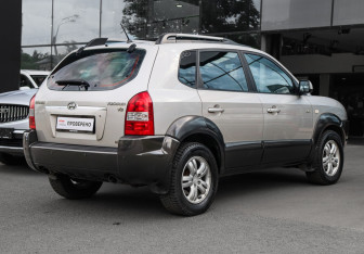 Подержанный автомобиль Hyundai Tucson 2006 года (4 фото)
