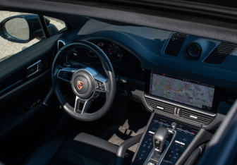 Подержанный автомобиль Porsche Cayenne 2020 года (27 фото)