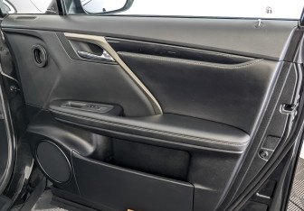 Подержанный автомобиль Lexus RX 2021 года (26 фото)