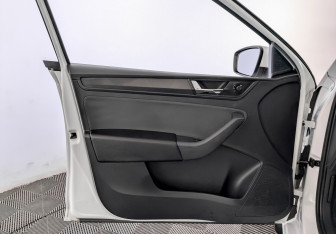 Подержанный автомобиль Skoda Rapid Liftback 2021 года (19 фото)