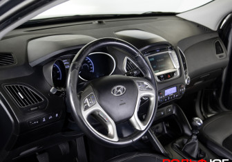 Подержанный автомобиль Hyundai ix35 2012 года (10 фото)