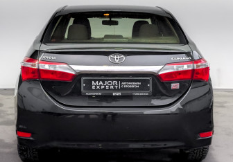 Подержанный автомобиль Toyota Corolla Sedan 2014 года (6 фото)