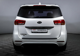 Подержанный автомобиль Kia Carnival 2016 года (6 фото)