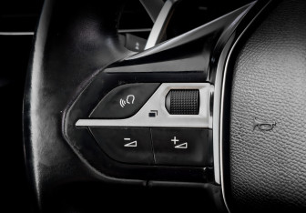 Подержанный автомобиль Peugeot 3008 2018 года (27 фото)